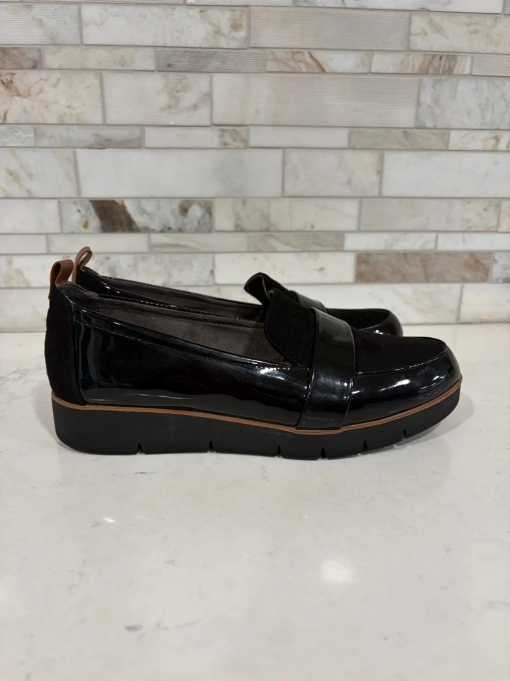 Dr. Scholl's Black Patent Leather and Suede Slip-On Loafer with Tan Trim Sz 9